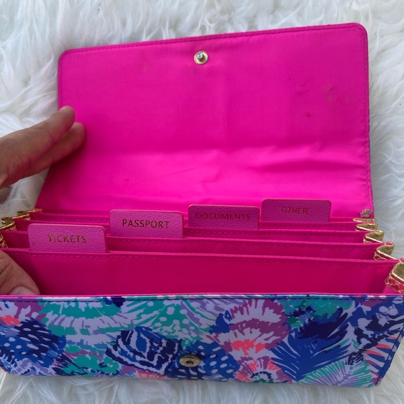 Lilly Pulitzer Travel Wallet Organizer - Picture 1 of 4